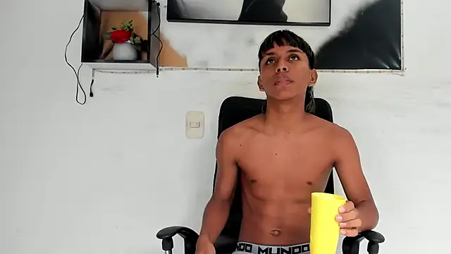 tyler twink boy online show from November 2025 01:04:02 PM