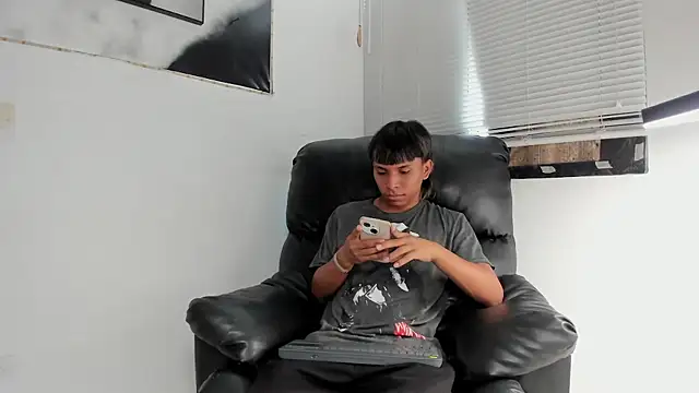 tyler twink boy online show from February 2026 02:02:01 PM