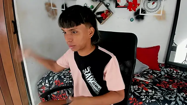 tyler twink boy online show from December 2025 02:08:02 PM