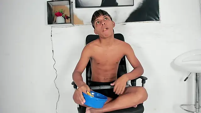 tyler twink boy online show from October 2025 01:23:02 PM