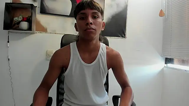 tyler twink boy online show from January 2026 02:01:01 PM