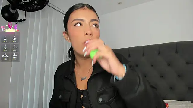 Snapshot of VictoriaParkeer chatting on April 2026 11:36:01 AM VictoriaParkeer online show from April 2026 11:36:01 AM