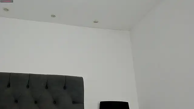 Snapshot of VictoriaParkeer chatting on February 2026 12:04:01 PM VictoriaParkeer online show from February 2026 12:04:01 PM