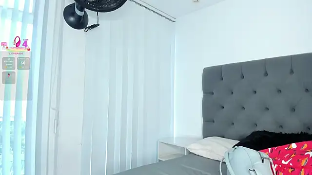 Snapshot of VictoriaParkeer chatting on April 2026 11:17:01 AM VictoriaParkeer online show from April 2026 11:17:01 AM