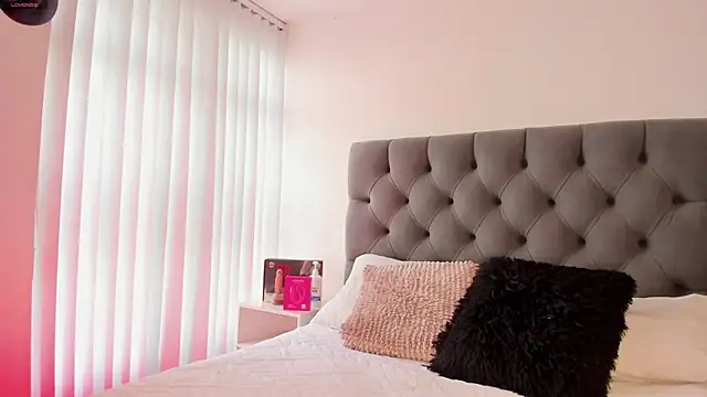 Snapshot of VictoriaParkeer chatting on January 2026 12:20:02 PM VictoriaParkeer online show from January 2026 12:20:02 PM