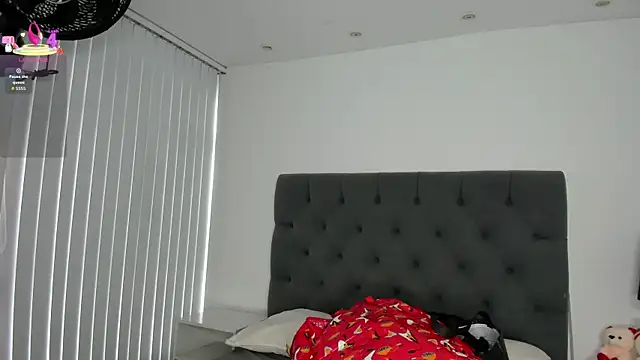 Snapshot of VictoriaParkeer chatting on March 2026 12:13:02 PM VictoriaParkeer online show from March 2026 12:13:02 PM