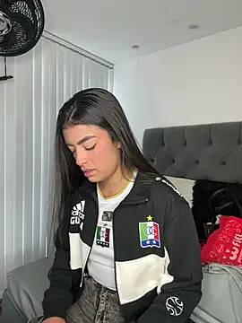 Snapshot of VictoriaParkeer chatting on February 2026 12:07:01 PM VictoriaParkeer online show from February 2026 12:07:01 PM