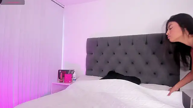 Snapshot of VictoriaParkeer chatting on November 2025 11:44:01 AM VictoriaParkeer online show from November 2025 11:44:01 AM