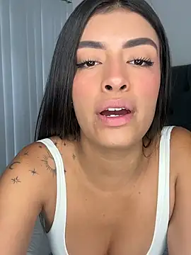 Snapshot of VictoriaParkeer chatting on February 2026 12:18:01 PM VictoriaParkeer online show from February 2026 12:18:01 PM