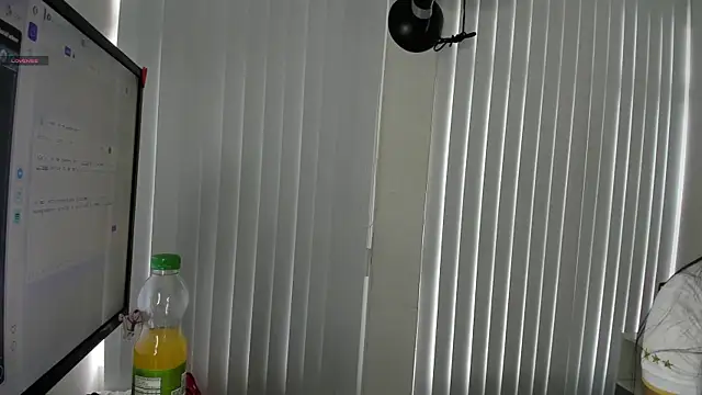 Snapshot of VictoriaParkeer chatting on March 2026 12:30:01 PM VictoriaParkeer online show from March 2026 12:30:01 PM