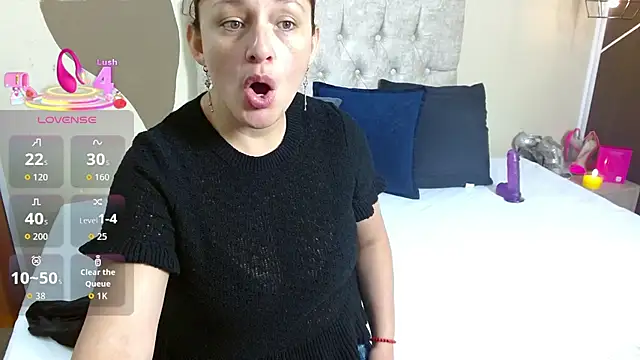 ScarletHott  online show from October 2025 11:47:02 AM