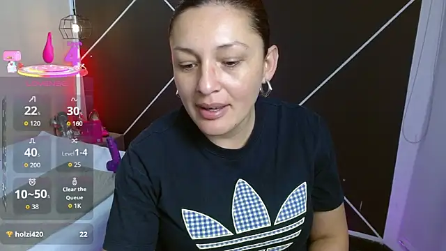 Snapshot of ScarletHott_ chatting on October 2025 11:42:02 AM ScarletHott online show from October 2025 11:42:02 AM