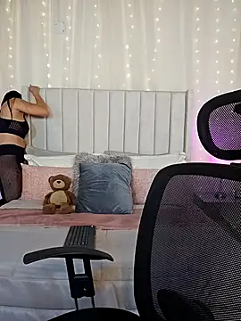 AriadnaTaylor online show from November 2025 02:01:01 PM