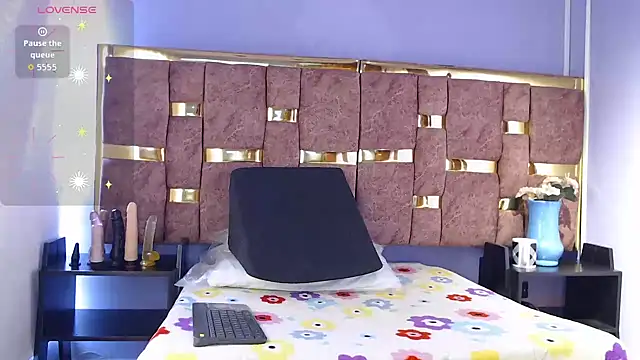 shantall 05 online show from November 2025 07:52:02 PM