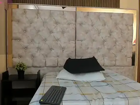 shantall 05 online show from April 2026 05:49:02 PM