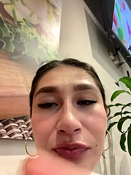 Isa Villamarin online show from October 2025 03:35:02 PM