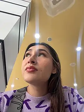 Isa Villamarin online show from October 2025 03:00:01 PM