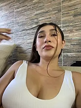 Isa Villamarin online show from October 2025 09:59:01 PM