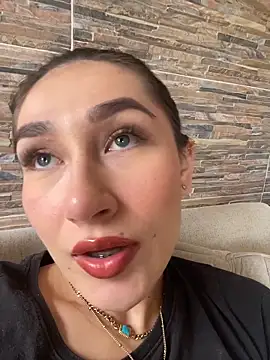 Isa Villamarin online show from October 2025 03:43:02 PM