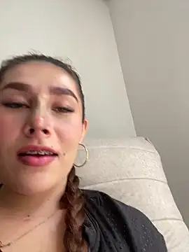 Isa Villamarin online show from September 2025 03:29:01 PM