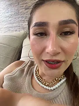 Isa Villamarin online show from October 2025 08:55:01 PM