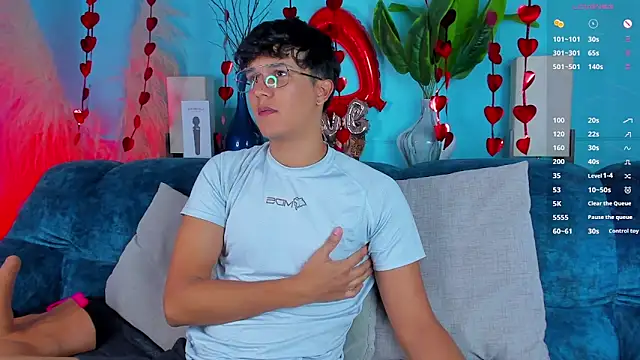 Leo Savage  online show from February 2026 04:32:02 AM