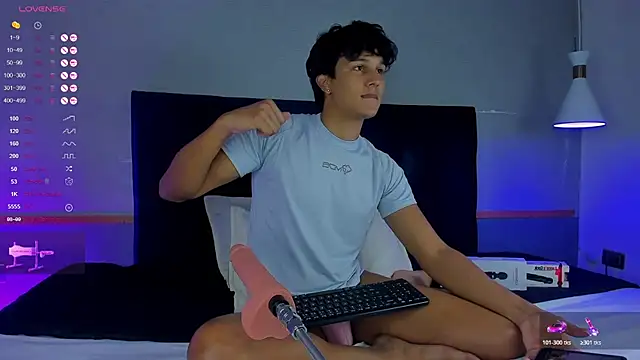 Snapshot of Leo_Savage_ chatting on November 2025 04:05:02 AM Leo Savage online show from November 2025 04:05:02 AM