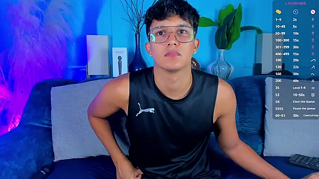 Leo Savage  online show from January 2026 03:43:01 AM