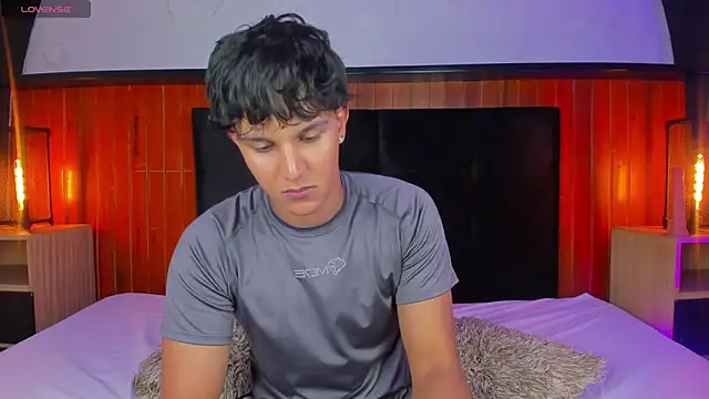 Leo Savage  online show from September 2025 08:04:02 PM