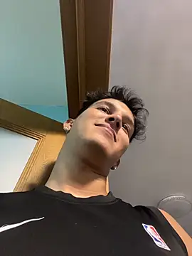 Leo Savage  online show from April 2026 03:35:01 AM