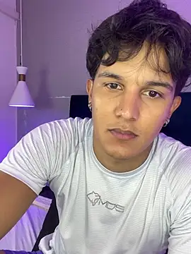 Leo Savage  online show from October 2025 03:41:02 AM