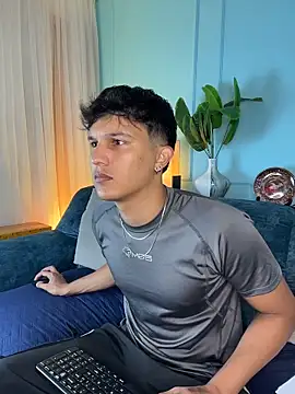 Leo Savage  online show from April 2026 04:03:01 AM