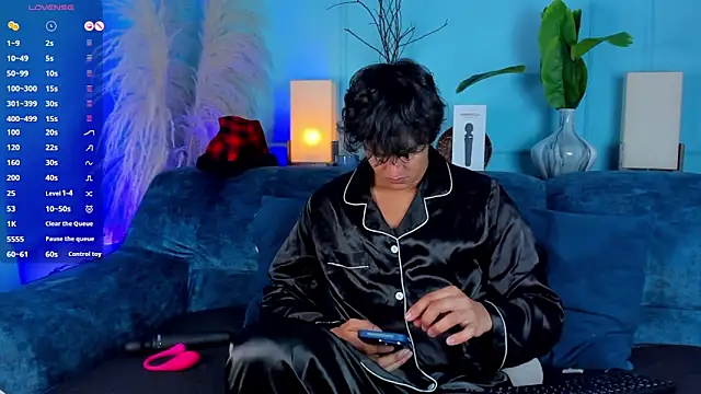 Leo Savage  online show from December 2025 03:44:02 AM