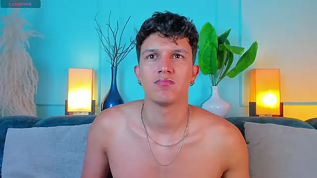 Leo Savage  online show from April 2026 04:36:01 AM