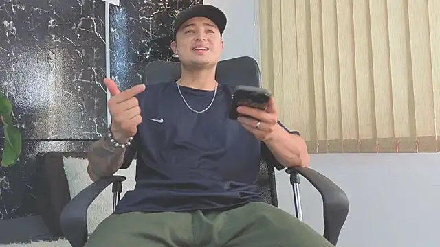 Snapshot of Alexander_ferre chatting on April 2026 01:29:01 PM Alexander ferre online show from April 2026 01:29:01 PM