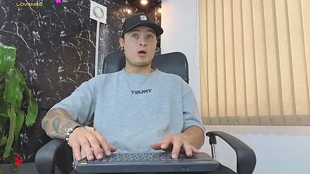 Snapshot of Alexander_ferre chatting on March 2026 01:46:02 PM Alexander ferre online show from March 2026 01:46:02 PM