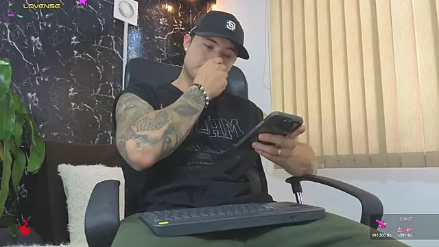 Snapshot of Alexander_ferre chatting on March 2026 01:23:02 PM Alexander ferre online show from March 2026 01:23:02 PM