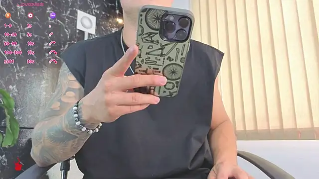 Snapshot of Alexander_ferre chatting on April 2026 01:15:02 PM Alexander ferre online show from April 2026 01:15:02 PM