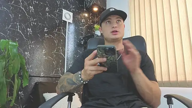 Snapshot of Alexander_ferre chatting on April 2026 01:34:01 PM Alexander ferre online show from April 2026 01:34:01 PM