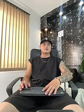 Snapshot of Alexander_ferre chatting on April 2026 01:29:02 PM Alexander ferre online show from April 2026 01:29:02 PM