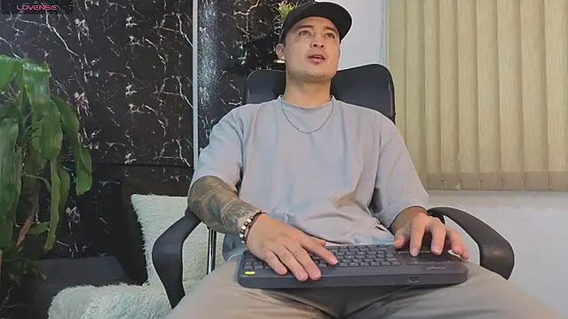 Snapshot of Alexander_ferre chatting on April 2026 01:34:02 PM Alexander ferre online show from April 2026 01:34:02 PM