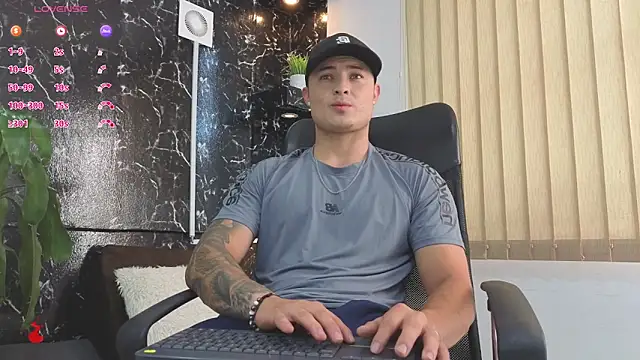 Snapshot of Alexander_ferre chatting on April 2026 01:18:01 PM Alexander ferre online show from April 2026 01:18:01 PM