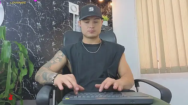 Snapshot of Alexander_ferre chatting on March 2026 12:43:01 PM Alexander ferre online show from March 2026 12:43:01 PM