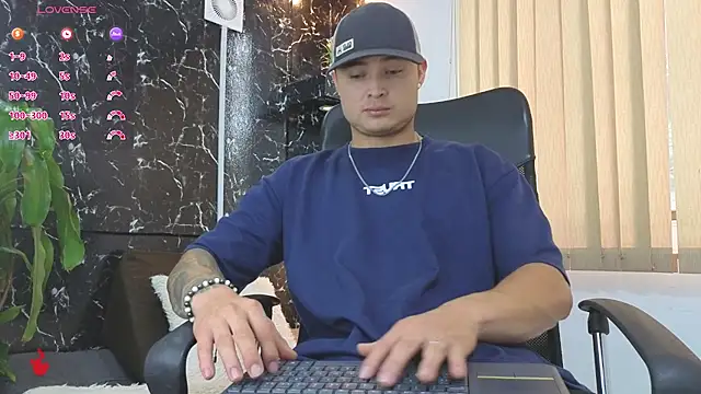 Snapshot of Alexander_ferre chatting on April 2026 01:17:01 PM Alexander ferre online show from April 2026 01:17:01 PM