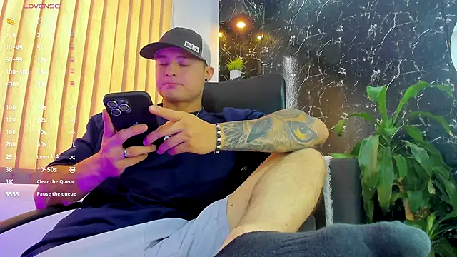 Alexander ferre online show from September 2025 01:29:01 PM