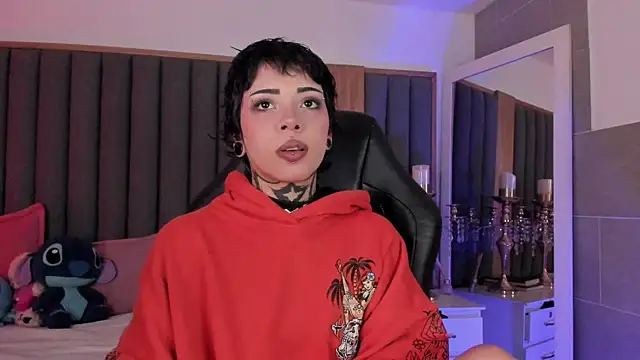 Snapshot of misstomie_ chatting on December 2025 04:06:02 PM misstomie online show from December 2025 04:06:02 PM