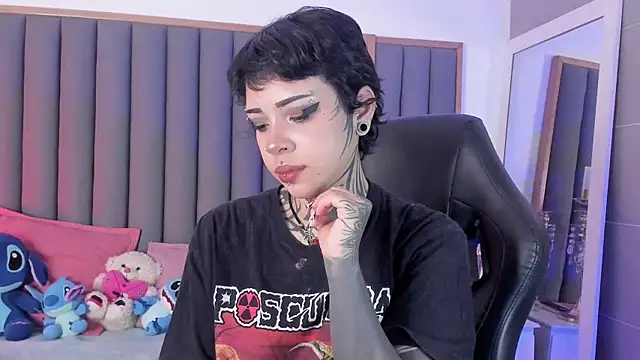 Snapshot of misstomie_ chatting on November 2025 03:01:02 PM misstomie online show from November 2025 03:01:02 PM