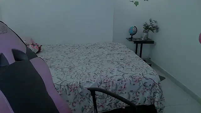 Snapshot of Juicy_elenxx chatting on October 2025 06:09:02 PM Juicy elenxx online show from October 2025 06:09:02 PM