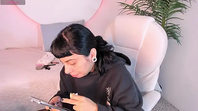emily-santoss online show from September 2025 12:43:02 PM