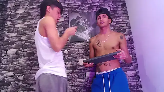 gustavo saaled19  online show from October 2025 10:01:02 PM
